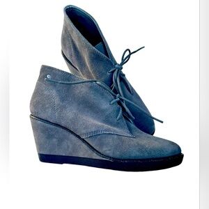 Coach Women's Suede‎ Lace Up Wedge Boots Gray Size 7.5 Preowned excellent shape